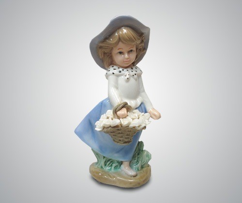 Статуэтка ''Девочка''