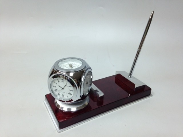 Прибор настольный (часы, термометр, гидрометр, ручка) ЧАС. механизм Япония батарейка LR626