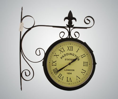 Часы на кронштейне (на солнечной батарее)